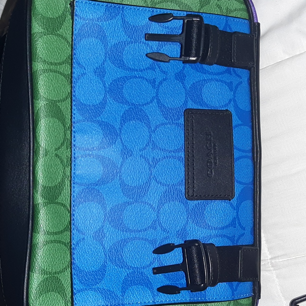 Coach Track Colorblock in Signature Leather &  Coach Large Wireless Earbud case - Picture 12 of 16